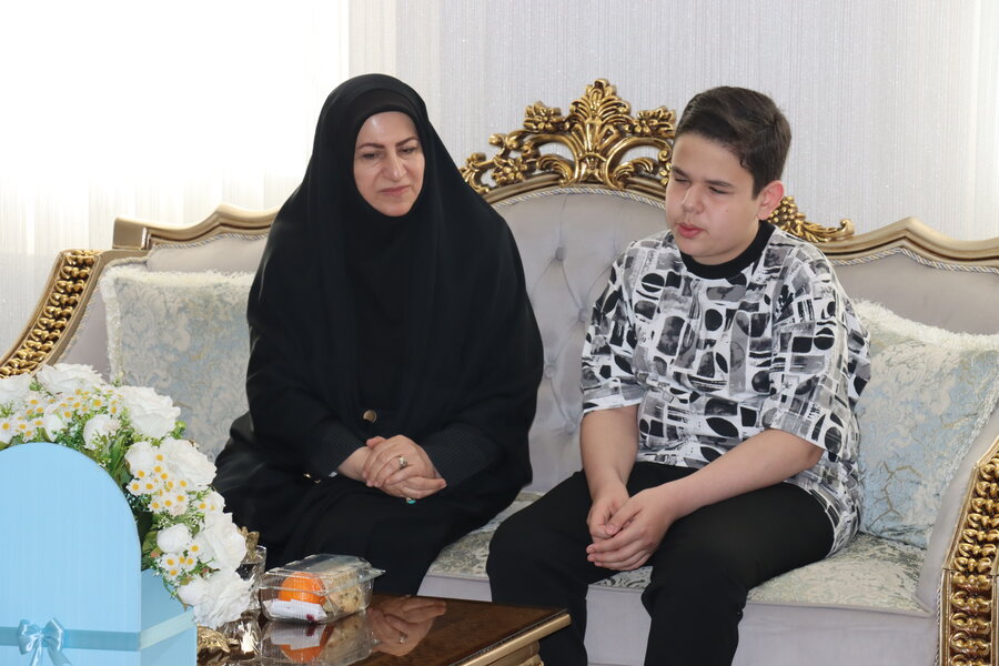  تجلیل مدیرکل بهزیستی استان اردبیل از حافظ کل قرآن کریم امیر هادی بایرامی