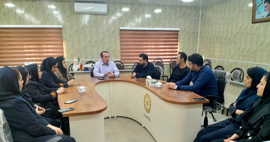 جلسه هم‌اندیشی رئیس اداره بهزیستی شهرستان میاندوآب با کارشناسان اورژانس اجتماعی با موضوع آسیب های اجتماعی