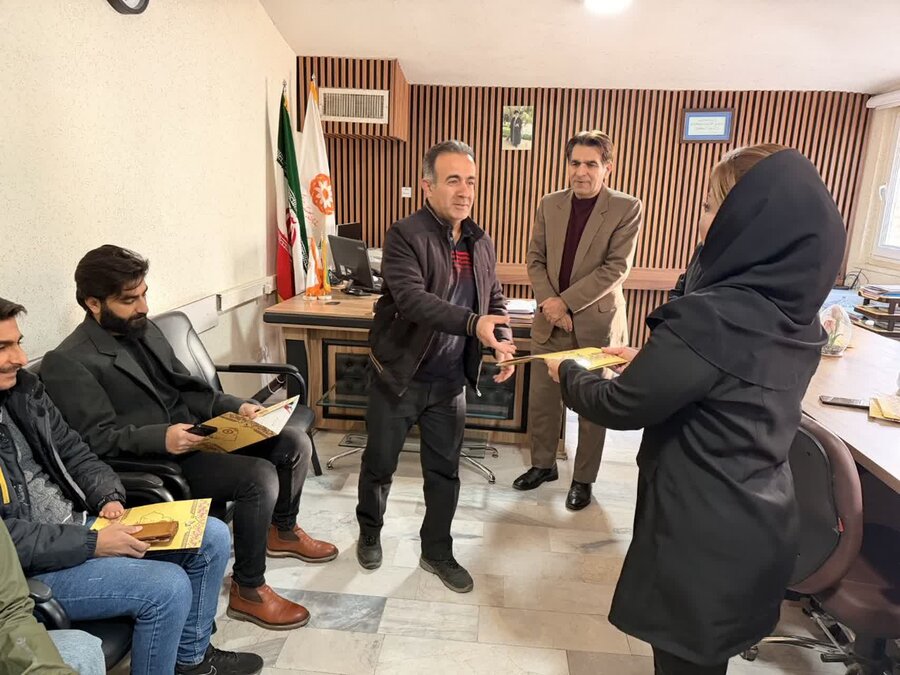 تجلیل از رانندگان بهزیستی شهرستان سنندج به مناسبت روز حملونقل