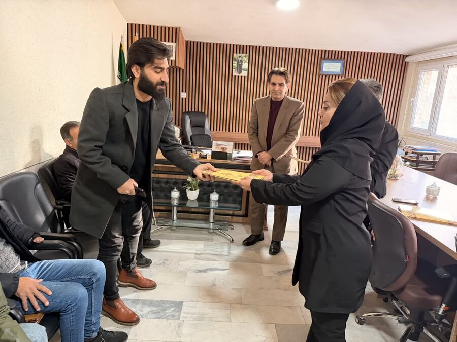 تجلیل از رانندگان بهزیستی شهرستان سنندج به مناسبت روز حمل‌ونقل