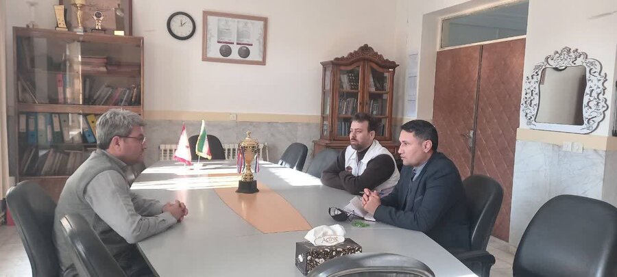 پارس آباد| نشست مشترک مسئول اورژانس اجتماعی با رئیس جمعیت هلال‌احمر این شهرستان پارس آباد، با هدف تقویت همکاری‌های بین‌بخشی در حوزه