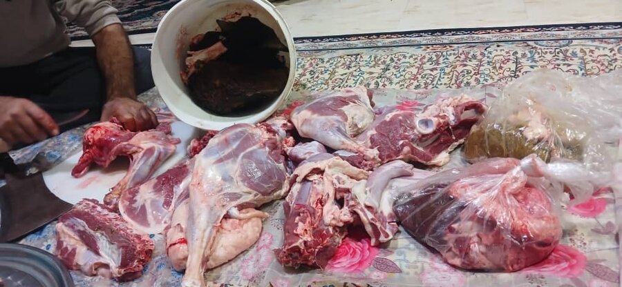 رباط کریم| توزیع ۱۰۰ بسته گوشت گرم بین مددجویان به مناسبت شب یلدا