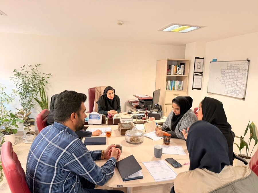 رباط کریم | برگزاری جلسه هم اندیشی در مرکز فوریت های اجتماعی شهرستان