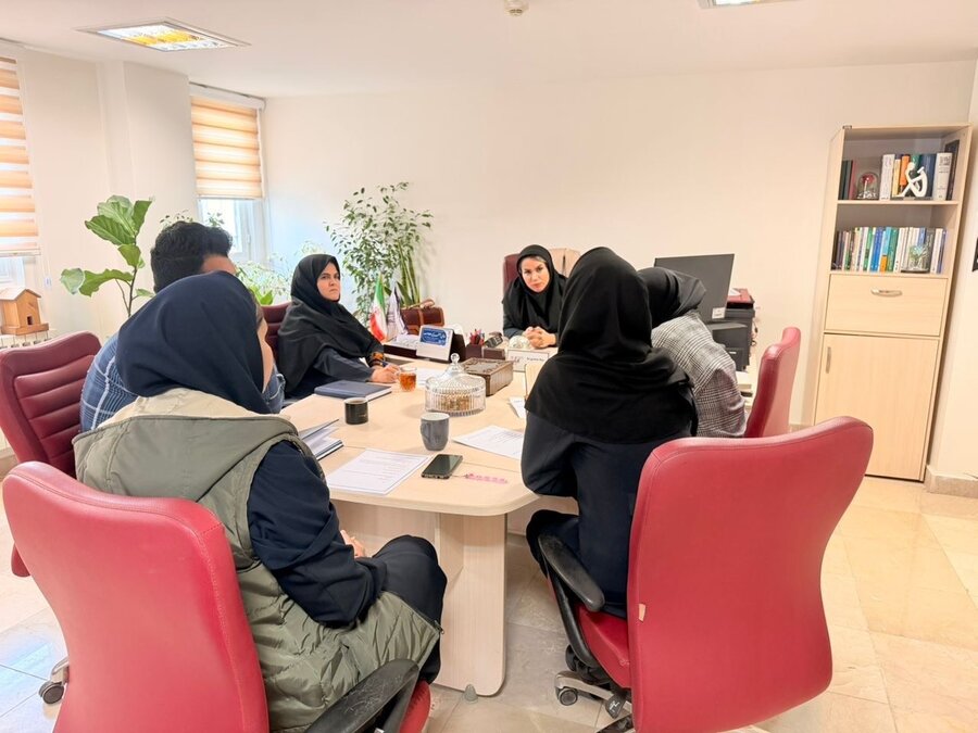 رباط کریم | برگزاری جلسه هم اندیشی در مرکز فوریت های اجتماعی شهرستان