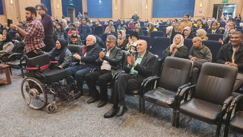 حضور سرپرست بهزیستی فارس در نمایش تئاتر افراد دارای معلولیت