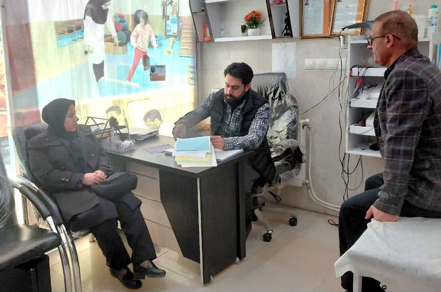 بازدید سرزده رئیس بهزیستی سردشت از مرکز روزانه توانبخشی