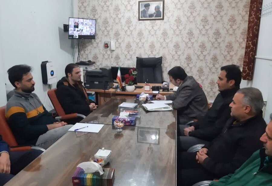 جلسه آموزشی توجیحی کارشناسان بهداشت میاندوآب با محوریت مراقبت از توانیابان در مقابل آنفولانزا درمراکز شبانه روزی