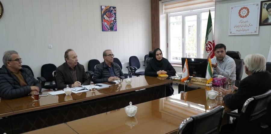نشست رئیس اداره بهزیستی و کارشناس مشارکت‌های مردمی با مدیرعامل و اعضای هیئت‌مدیره مؤسسه خیریه خانه سالمندان امین‌الاسلام