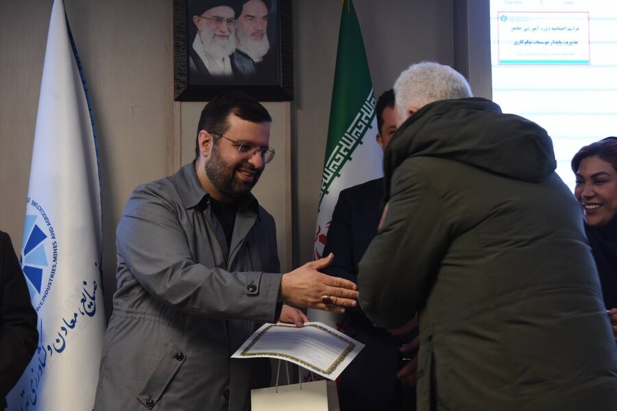 اختتامیه دوره‌های آموزشی توانمندسازی مؤسسات خیریه در اتاق بازرگانی 