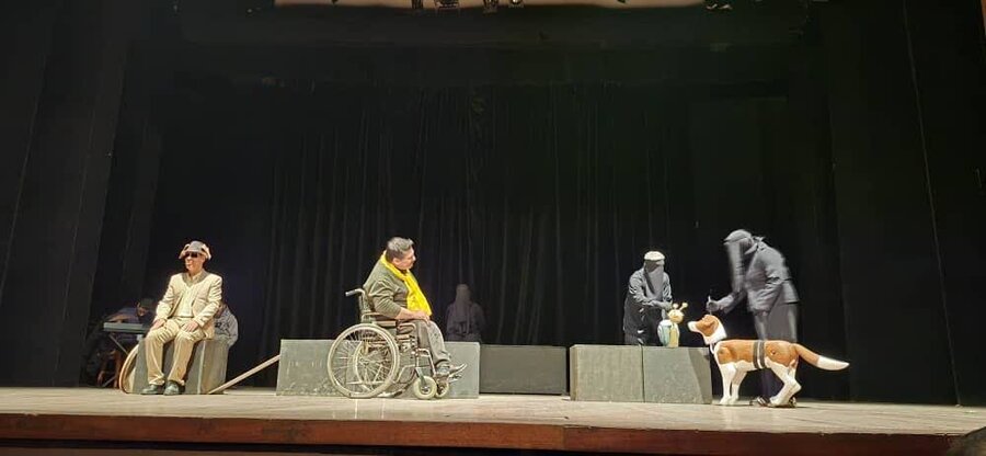 چراغ هشتمین جشنواره تئاتر منطقه‌ای افراد دارای معلولیت «کاسپین» با هاپولری روشن شد