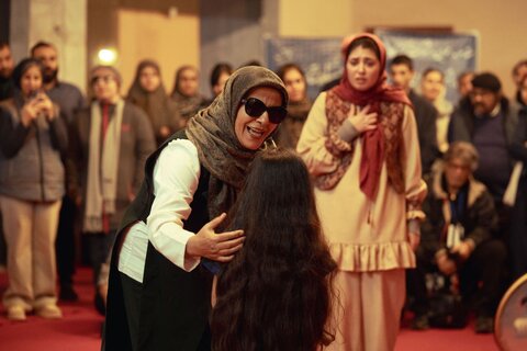 گلستان - نوری در تاریکی