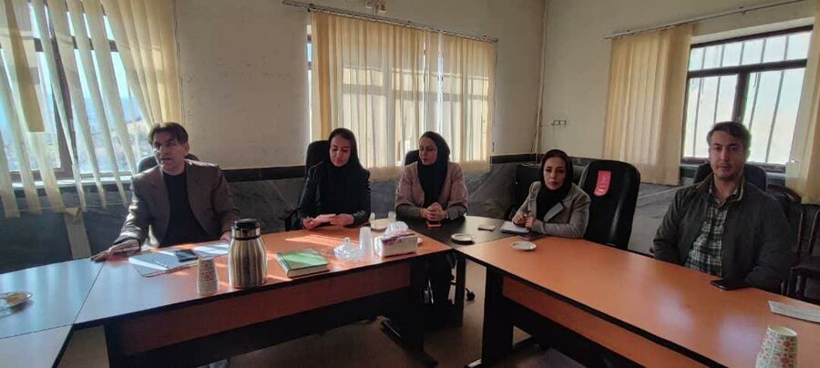 میز خدمت بهزیستی سنندج با هدف رسیدگی به مطالبات مددجویان در حسینآباد برگزار شد