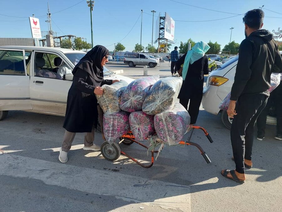 ارسال کمکهای انسان دوستانه بهزیستی بندرعباس به مددجویان آسیب دیده از سیل شهرستان سیریک
