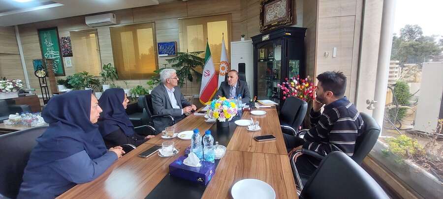 نشست کشکولی، نماینده تام‌الاختیار مدیرکل بهزیستی استان فارس و کارشناسان مجتمع شوق زندگی با حمید گودرزی سرپرست بهزیستی استان 