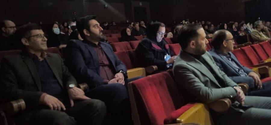 نمایش «انقراض نسل اردک‌ها» در هشتمین جشنواره تئاتر منطقه‌ای افراد دارای معلولیت کاسپین با حضور جمعی از مدیران و مسئولان استانی