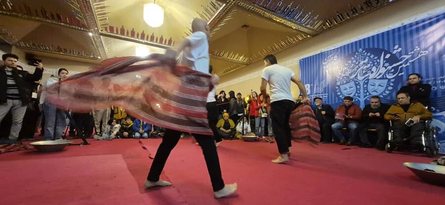 «نمره چهار»؛ نمایش خیابانی درباره شجاعت و توانمندی افراد دارای معلولیت در جشنواره کاسپین