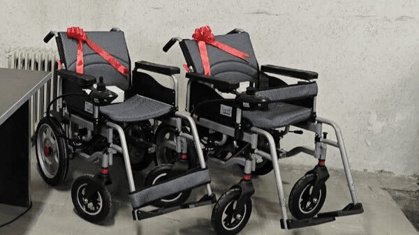 اهدای ویلچر برقی به توانخواهان تحت پوشش بهزیستی مراغه