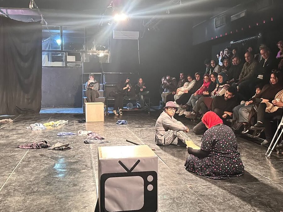 درخشش هنرمندان دارای معلولیت و سالمندان خراسان رضوی در جشنواره تئاتر«کویر»