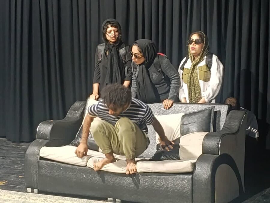 سه نمایش از هرمزگان به جشنواره تئاتر منطقه ای معلولان خلیج فارس راه یافت