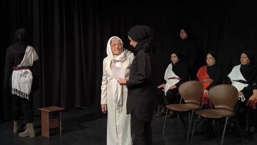 باهم ببینیم|  اینجا تئاتر، محدودیت نمی‌شناسد و آفتاب خاموش نمی‌شود