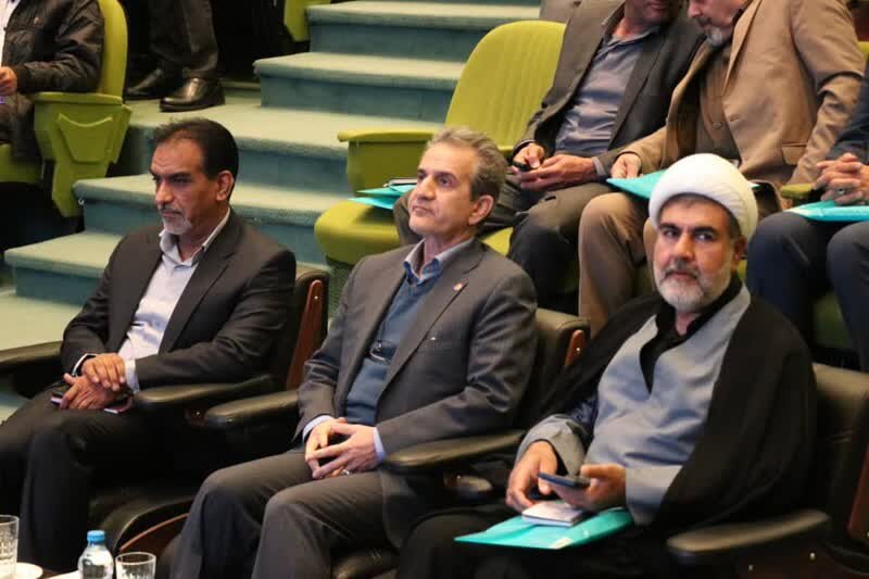 برای کنترل ومهار بحرانهای اجتماعی باید شرایط لازم برای پرورش وارتقاءسطح دانش افراد بومی ومحلی فراهم شود