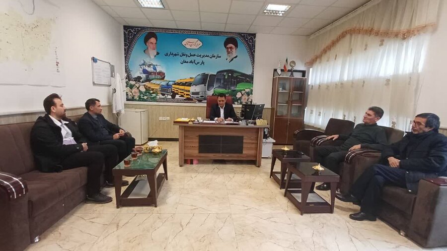 پارس آباد| نشست هماهنگی نصب بروشورهای اطلاع‌رسانی اورژانس اجتماعی در تاکسی‌های شهری پارس‌آباد برگزار شد.