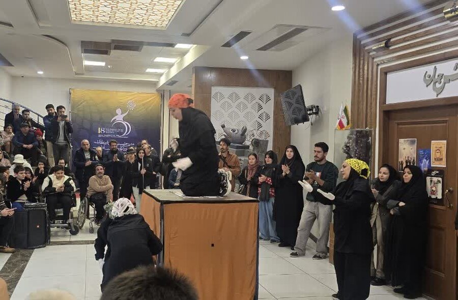 علی حاجی‌ حیدری:  محدودیت، خلاقیت می‌آورد؛ هنرمندان دارای معلولیت باید در جامعه عادی دیده شوند