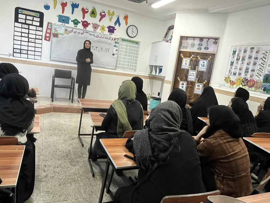 کارگاه آموزشی مهارت‌های خانواده ویژه مادران پیش‌دبستانی در صالح‌آباد برگزار شد