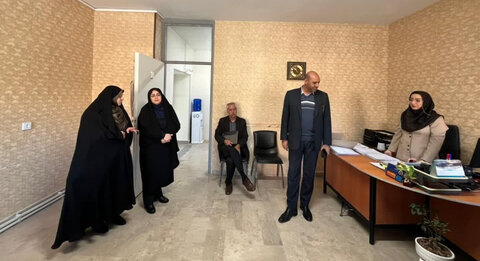 ساوجبلاغ | حضور معاون برنامه‌ریزی و توسعه و مسئول بازرسی فرمانداری شهرستان ساوجبلاغ در محل اداره بهزیستی