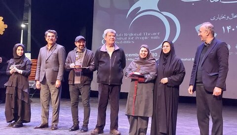 خط پایان هشتمین جشنواره تئاتر منطقه‌ای افراد دارای معلولیت «آفتاب»؛ برگزیدگان اعلام شد