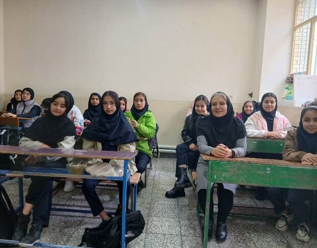 سمیرم| اجرای طرح خاتم با هدف ارتقاء آگاهی دانشآموزان نسبت به آسیبهای اجتماعی