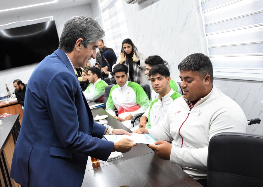 تجلیل از قهرمانان پاراالمپیک