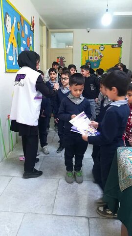 حضور کارشناسان اورژانس اجتماعی بهزیستی کرج در مدرسه ابتدایی آرمان نوین