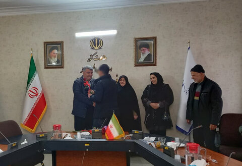 فرماندار ساوجبلاغ؛تکیه‌گاه و پدرانه در کنار خانواده بزرگ بهزیستی