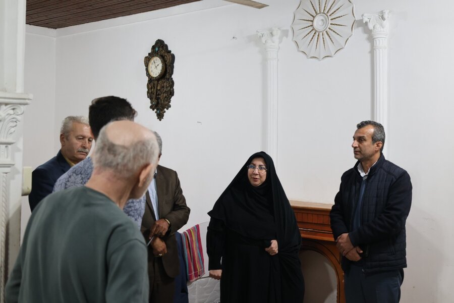 قدردانی سرپرست بهزیستی مازندران از پدر دارای معلولیت که از دو فرزند معلول خود مراقبت می‌کند، به مناسبت میلاد حضرت علی (ع) و روز پدر