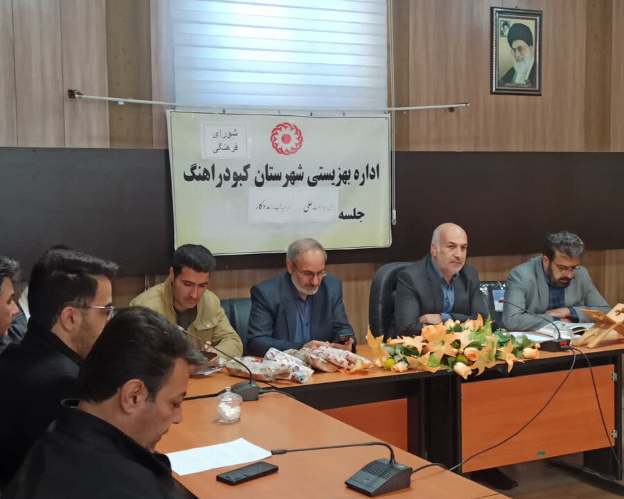 تقدیر از مددکاران و همکاران مرد در بهزیستی کبودرآهنگ