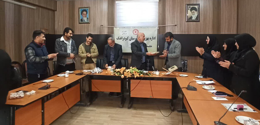 تقدیر از مددکاران و همکاران مرد در بهزیستی کبودرآهنگ