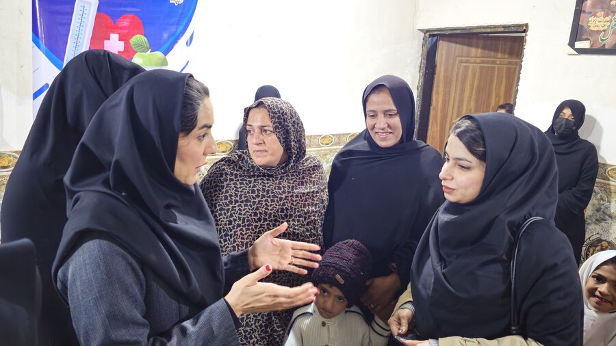 اجرای طرح مشارکت اجتماعی زنان بهزیستی همراه با ویزیت رایگان در حاشیه شهر زاهدان
