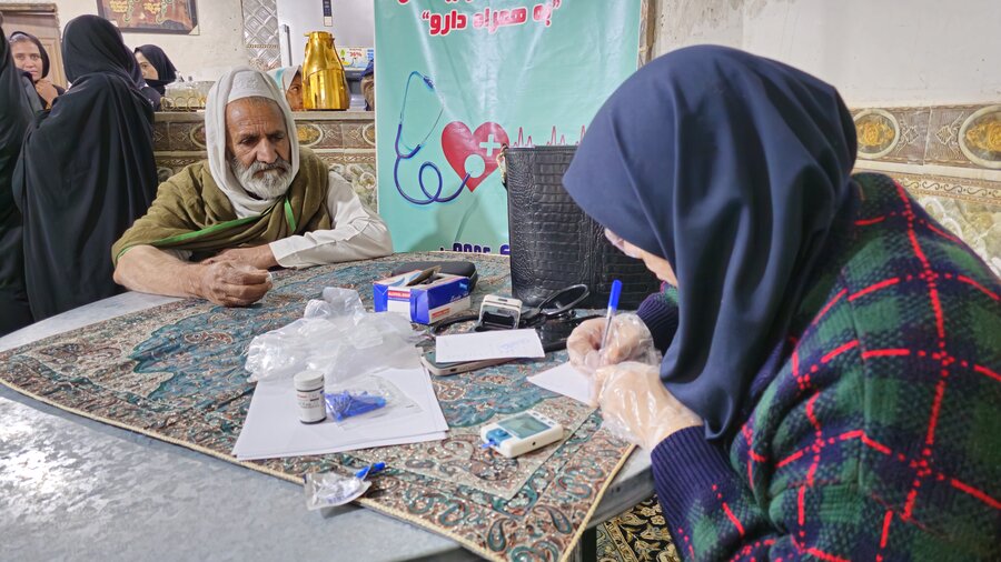 اجرای طرح مشارکت اجتماعی زنان بهزیستی همراه با ویزیت رایگان در حاشیه شهر زاهدان
