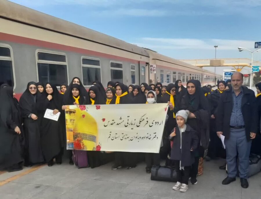 اعزام یک کاروان از زنان سرپرست خانوار به مشهد مقدس