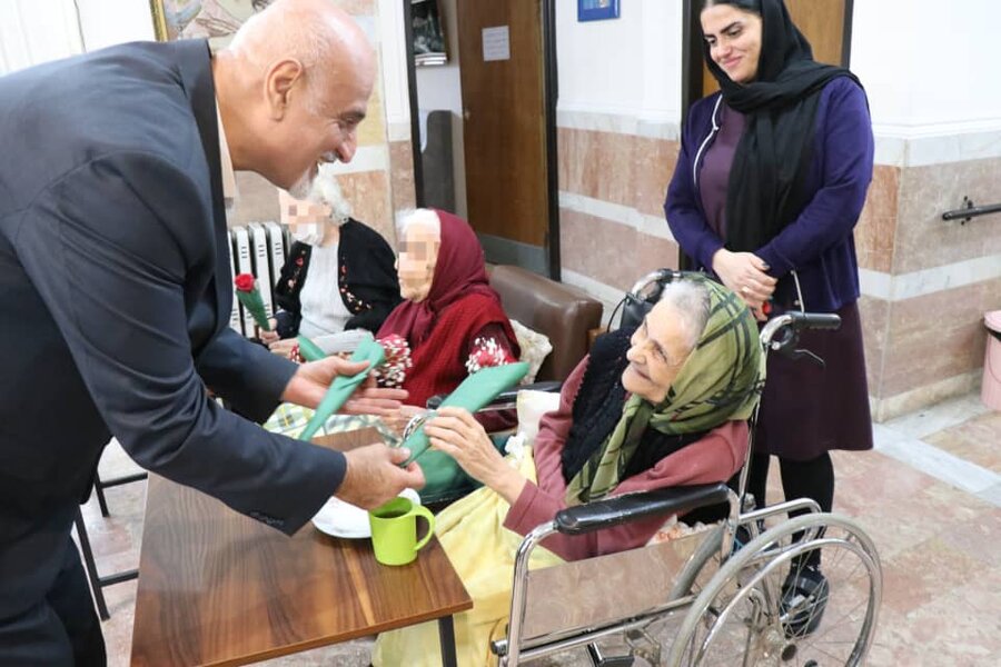 دیدار مدیرکل دفتر ریاست سازمان بهزیستی با سالمندان به مناسبت سال نو میلادی