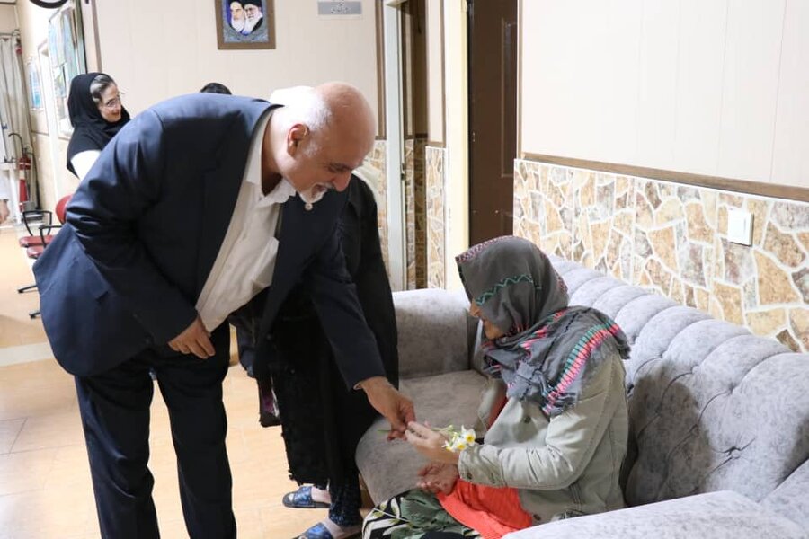 دیدار مدیرکل دفتر ریاست سازمان بهزیستی با سالمندان به مناسبت سال نو میلادی