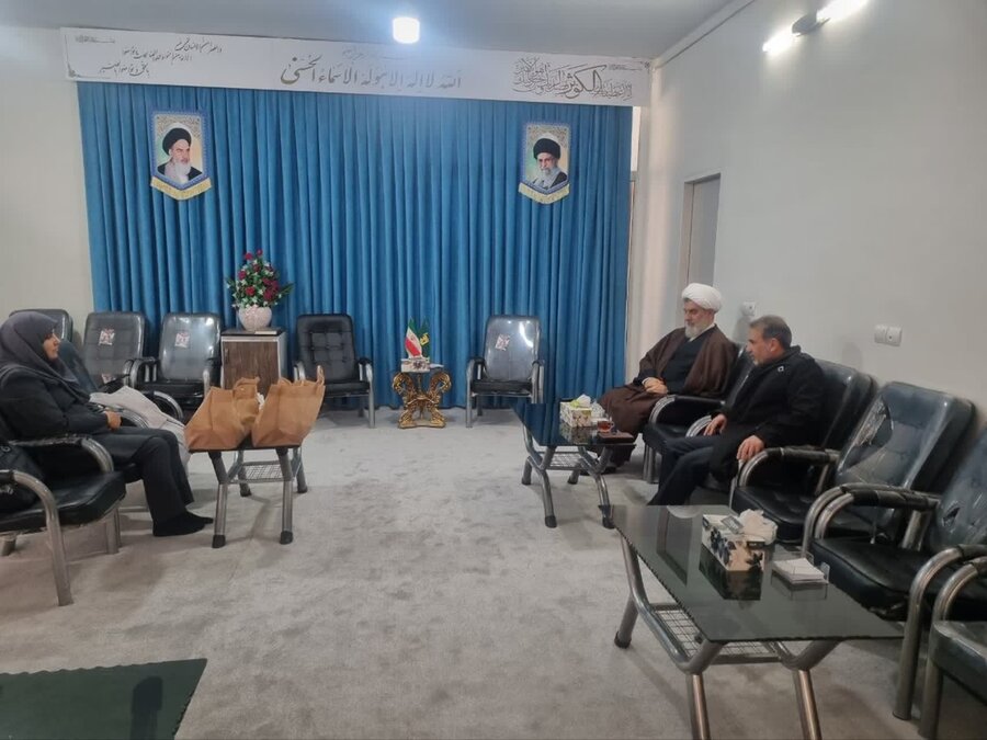 دیدار مسئولان بهزیستی با امام جمعه شهرستان بوئین زهرا در آستانه ولادت حضرت علی (ع)