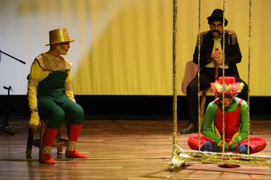 در رسانه / نمایش «پند طوطی»؛ توانمندی هنرمندان دارای معلولیت را روی صحنه آورد