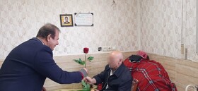 تیم شمس‌آذر قزوین در آسایشگاه سالمندان/تجلیل از پدران در روز ولادت امیرالمؤمنین(ع)