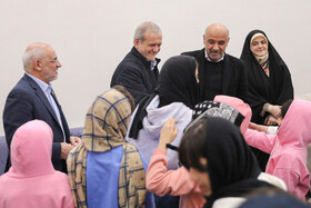 گزارش تصویری| دیدار رئیس جمهور با جمعی از کودکان بی سرپرست در خانه دختران ایران