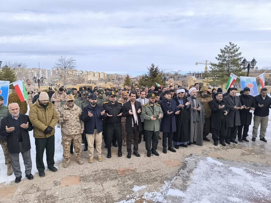 آئین غبارروبی و عطرافشانی گلزار شهدای شهرستان بوکان با حضور مسئولین و اقشار مختلف مردمی برگزار شد