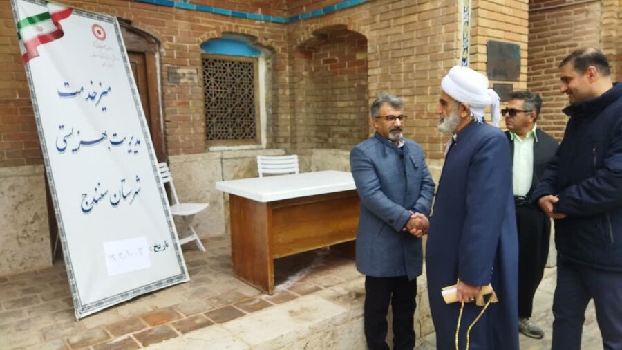 میز خدمت بهزیستی در مسجد جامع سنندج برگزار شد
