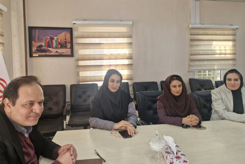 کرج | دیدار فرزندان مرکز شبه‌ خانواده با مدیر بهزیستی کرج به مناسبت گرامیداشت روز پدر