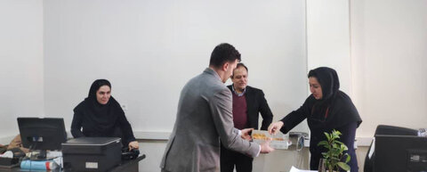 کرج | گزارش تصویری | مدیر بهزیستی کرج میلاد حضرت علی (ع) را به همکاران تبریک گفت